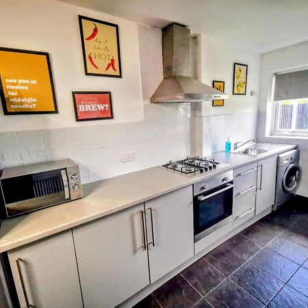 No 7 - Bright, Spacious 3 Bed Home With Parking & Wifi Huyton Ngoại thất bức ảnh