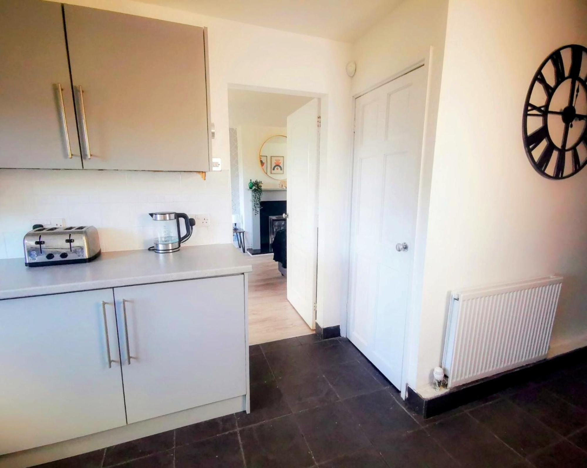 No 7 - Bright, Spacious 3 Bed Home With Parking & Wifi Huyton Ngoại thất bức ảnh