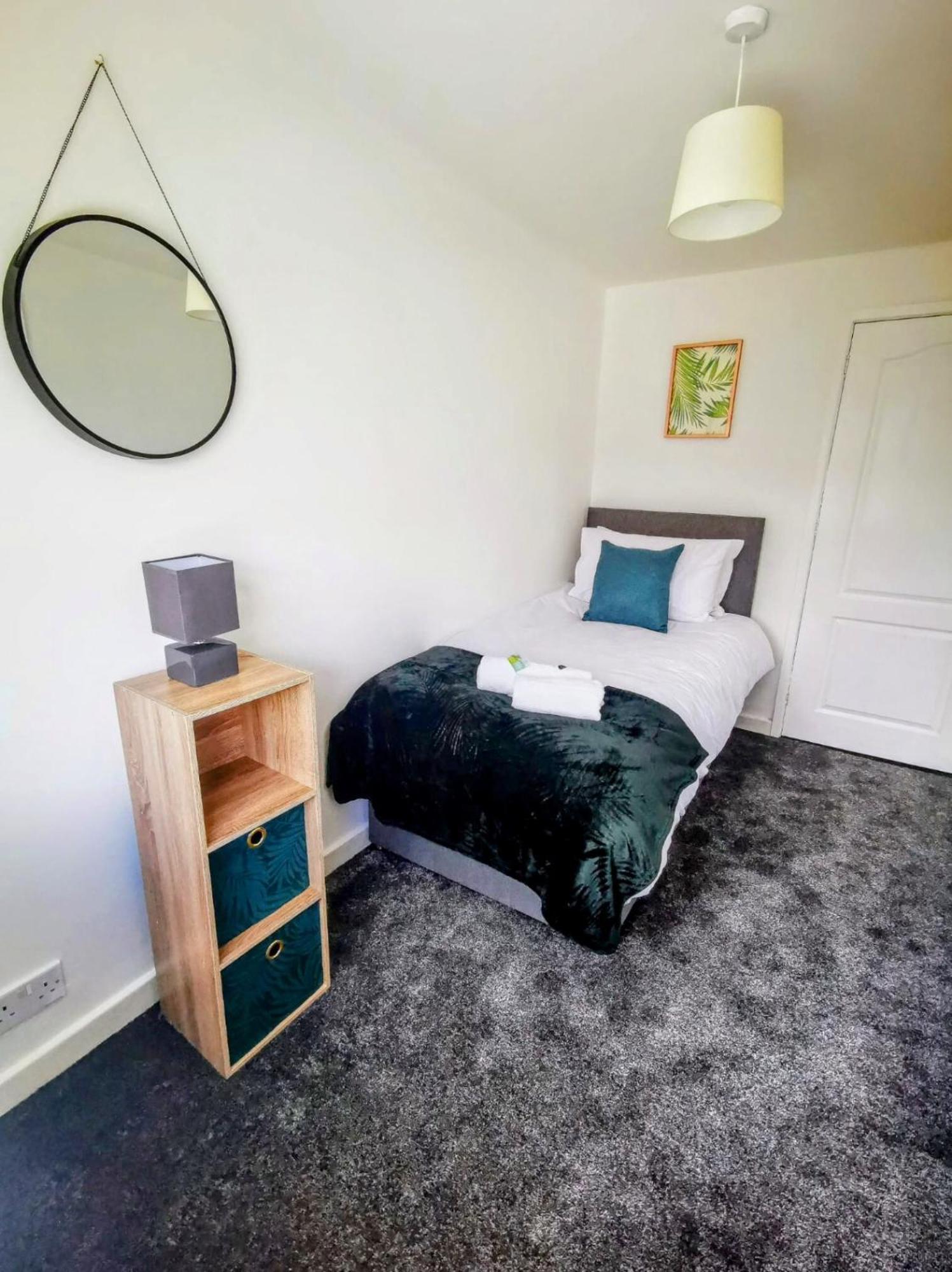 No 7 - Bright, Spacious 3 Bed Home With Parking & Wifi Huyton Ngoại thất bức ảnh