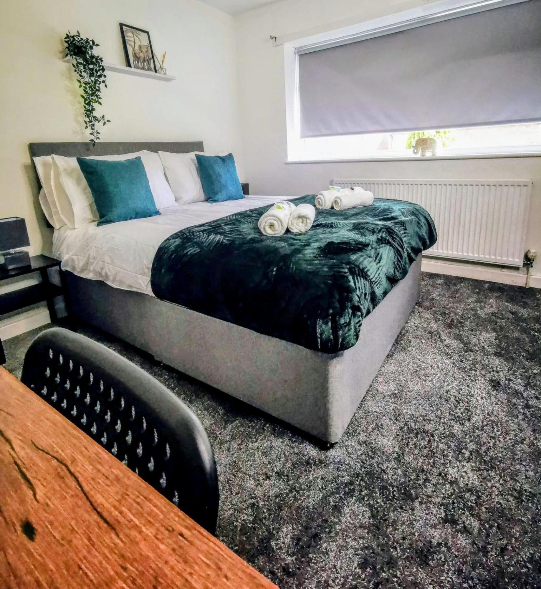 No 7 - Bright, Spacious 3 Bed Home With Parking & Wifi Huyton Ngoại thất bức ảnh