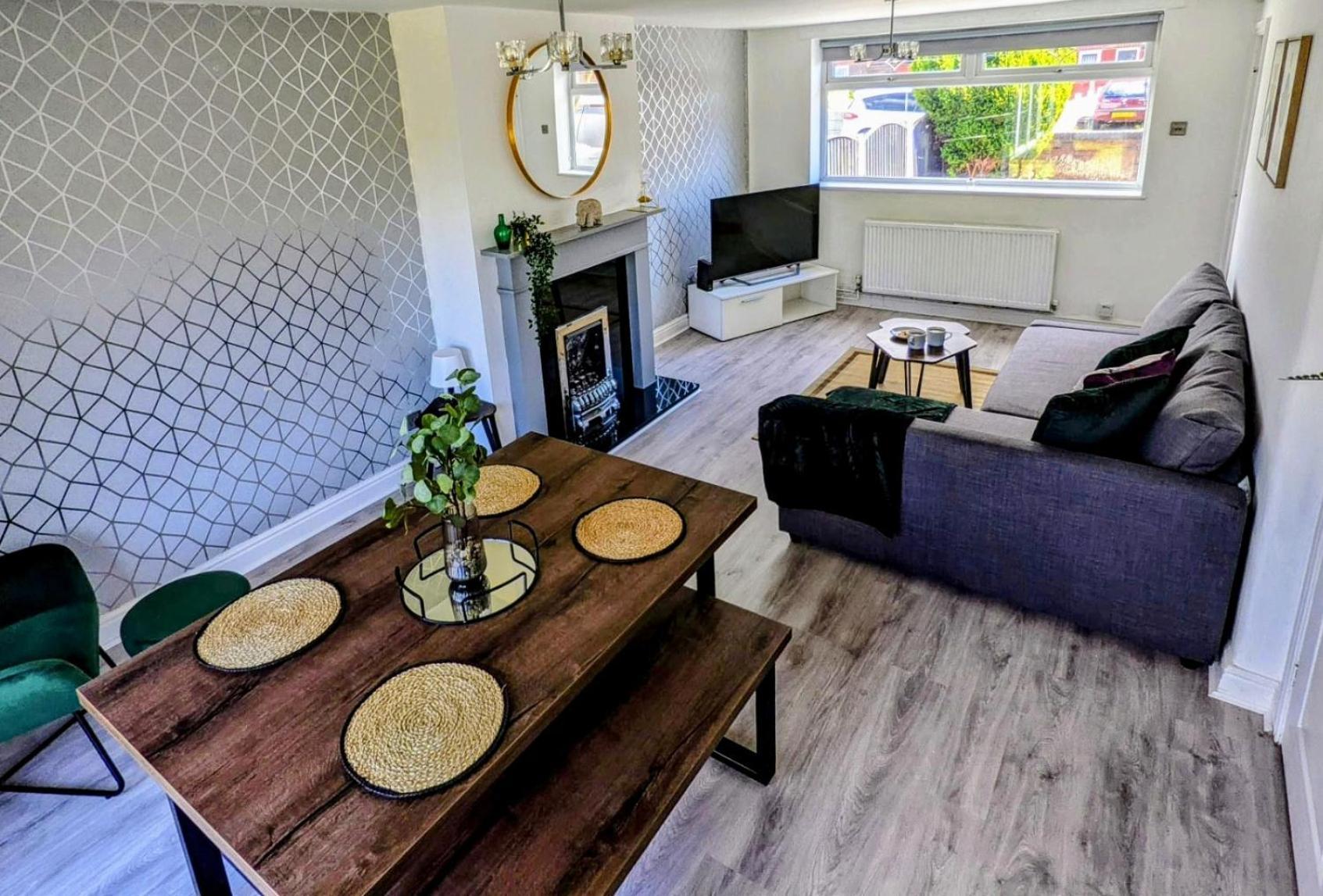 No 7 - Bright, Spacious 3 Bed Home With Parking & Wifi Huyton Ngoại thất bức ảnh